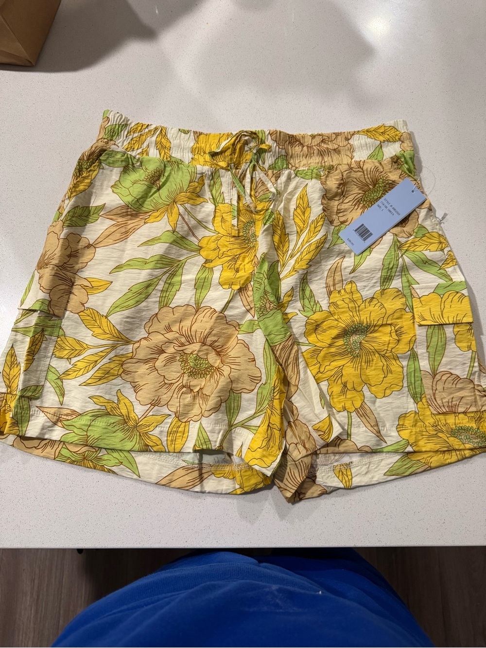 NWT Floral Print Drawstring Shorts Yellow Green Women’s Summer Resort Size L - Picture 2 of 3